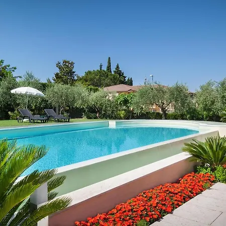 Aurora-holiday 1 باردولينو